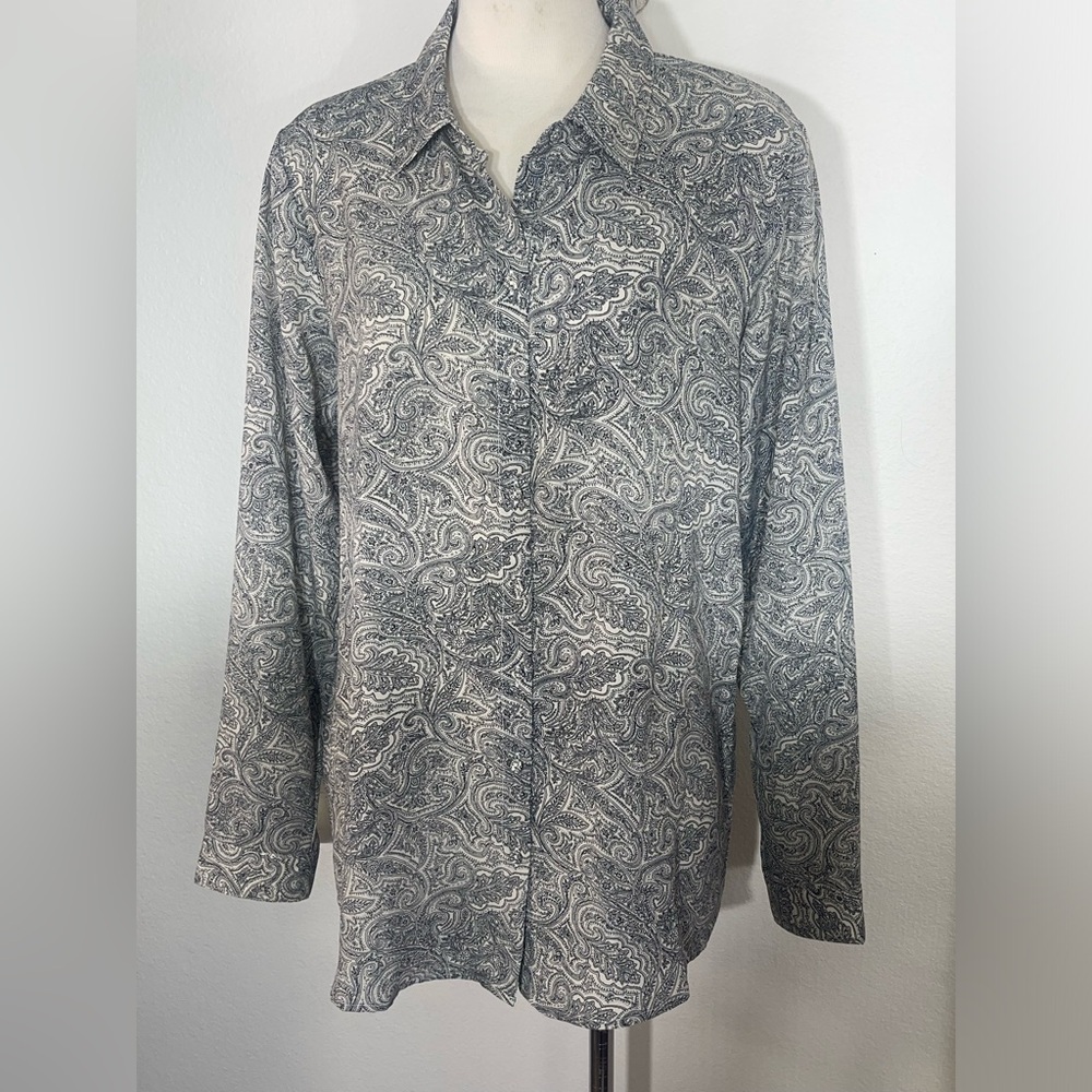 T Tahari women’s paisley print long sleeve button up blouse size medium career